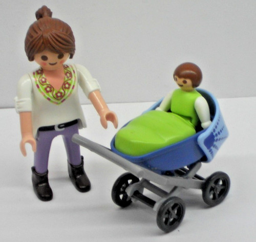 Mama mit baby kinderwagen - mit,